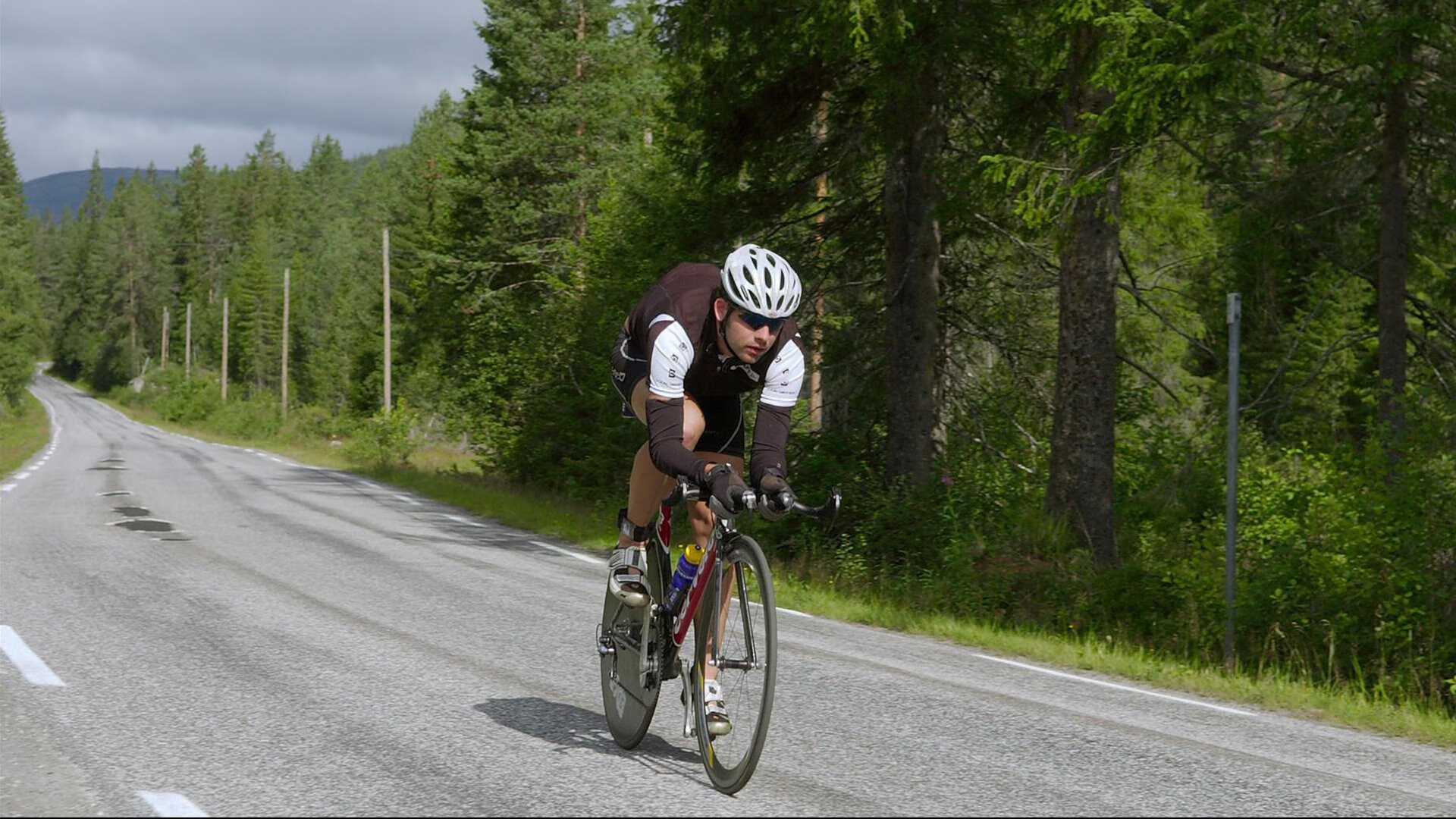 欧洲杯激情再临：攻防精彩不断，令人心潮澎湃！