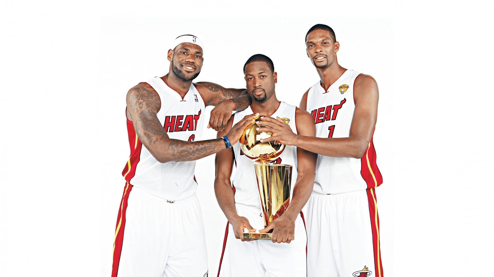 体育与零售品牌联动打造沉浸式消费场景,体育产品消费